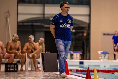 Maik Bielefeld geht bei den Wasserballern des SVV Plauen als Trainer voran. Allein gelassen fühlt er sich bei der Mission Klassenerhalt nicht.