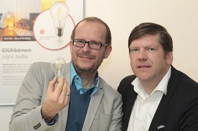Die Entwickler der neuen Glühlampe: Markus Winkler und Martin Enenkel