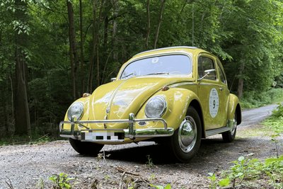 Der VW Käfer von Uwe Klose hat eine auffällige Farbe – und viele Teile, die es nur in der DDR gab.