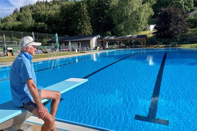 Bademeister Steffen Weiß, der in diesem Jahr seine 30. Saison absolviert, macht sich Sorgen um die Zukunft. Nicht nur um den Fortbestand „seines“ Bades, sondern generell um die Freibäder in Deutschland, wie er sagt.