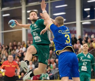 HSG-Rückraumspieler Jens Tieken (l.) erzielte den Siegtreffer für Freiberg. Insgesamt traf er viermal beim 26:25-Erfolg gegen den Sonneberger HV. 