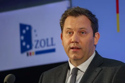 Finanzminister Lars Klingbeil dankte den Einsatzkräften des Zolls. (Archivbild)