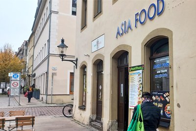 Der runderneuerte Asia-Food-Imbiss an der Burgstraße Freiberg nahe der Akademiestraße.