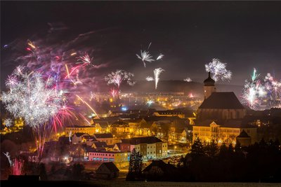 Silvesterfeuerwerk über Marienberg.