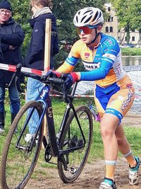 Marie Weidauer beim Absolvieren der Sandpassage. 