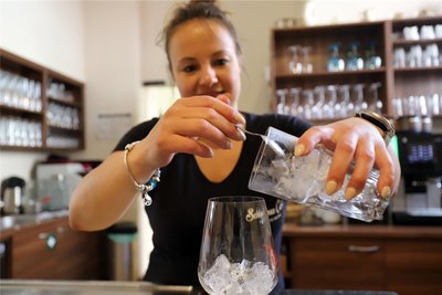 Zu einem guten Sommerdrink gehört auf jeden Fall Eis.