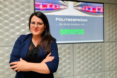 Ausbilderin Linda Müller (28) wirbt schon in den Schulen für die Omeras GmbH als Arbeitgeber. Nun ist vom Unternehmen aus Lauter ein besonderes Pilotprojekt angestoßen worden.