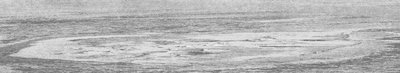 Das Foto zeigt eine ringförmige Bruchstruktur im Schelfeis der Antarktis. Möglicherweise stammt der gigantische Eiskrater vom Einschlag eines riesigen Meteoriten.
