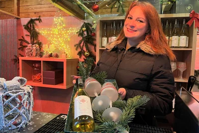 Nadine Frenzel arbeitet gern auf dem Weihnachtsmarkt. Und Winzerglühwein sei in diesem Jahr gut nachgefragt gewesen.