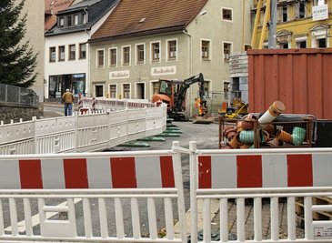 Noch sind der Verkehrsknoten am Stadtcafé und die Lange Straße dicht.