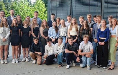 Ein Großteil des 34-köpfigen Vogtland Teams 2023 stellte sich am Freitag in Treuen dem Fotografen. 