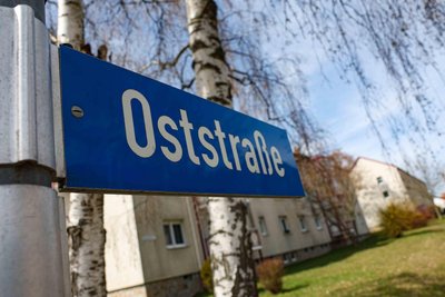 Die Treuener Oststraße wird ein Stück kürzer - im Marktbereich entwidmet.