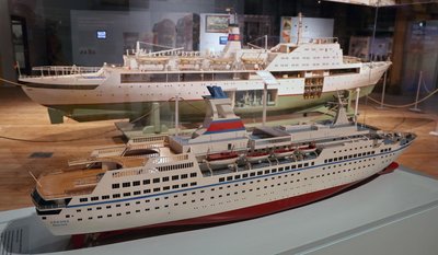 Ein Modell der früheren "MS Völkerfreundschaft" (vorn). (Archivbild) 