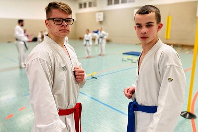 Maximilian Raphael Petzoldt (l.) und Toni Radecker vertreten die SG Nickelhütte Aue am Wochenende bei der deutschen Meisterschaft der Jugend A im Taekwondo. Während einer der beiden Neuland betritt, peilt der andere nach einem Jahr hartem Training im nationalen Vergleich eine Medaille an.