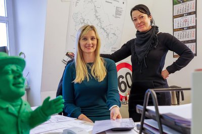 Claudia Schneider (links) und Sabine Herold übernehmen ab März mehr Verantwortung im Rathaus.