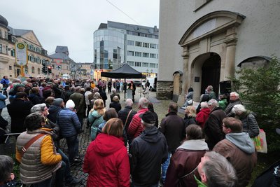 Etwas mehr als 100 Menschen kamen an die Lutherkirche, Ex-Minister Hubertus Heil hielt ein Grußwort.