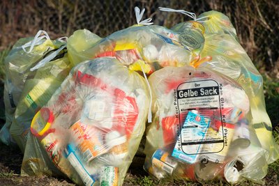 Gelbe Säcke gehören in immer wenigen Orten zum Bild.