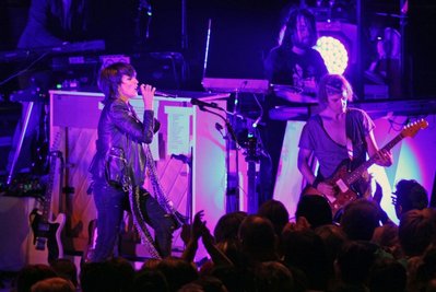Die 54-jährige Gabriele Susanne Kerner alias Nena mit ihrer Band beim Freiluft-Konzert in Zwickau. 