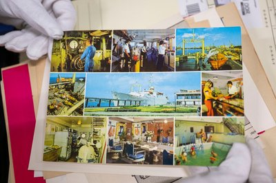 Reiseunterlagen und Fotos erinnern an Fahrten mit der MS "Völkerfreundschaft".