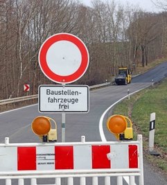 Pendler müssen Geduld aufbringen. Noch ist unklar, ob die B 175 zwischen Werdau und Langenbernsdorf am 6. April freigegeben wird. 