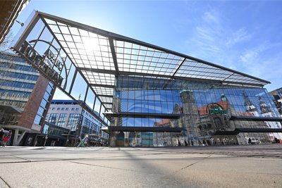 Kaufhof-Kunden seien auch potenzielle Kunden der Galerie Roter Turm, findet Knöfel. Mit dem Aus für das Warenhaus falle ein Anziehungspunkt für die Innenstadt weg.