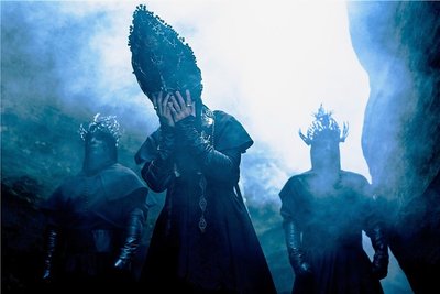 Nergal als dunkler Anti-Papst auf einem Werbefoto für das neue Behemoth-Album "I Loved You At Your Darkest". 