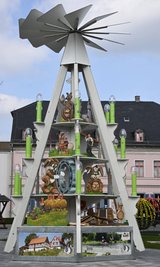 Tausende Schaulustige fahren Teilstrecken ab, um sich daran zu erfreuen. 