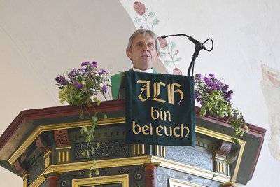 Pfarrer i. R. Gunther Geipel hielt die Predigt.