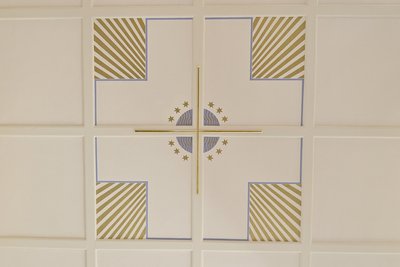Auch neu ist ein orthodoxes Deckenkreuz.