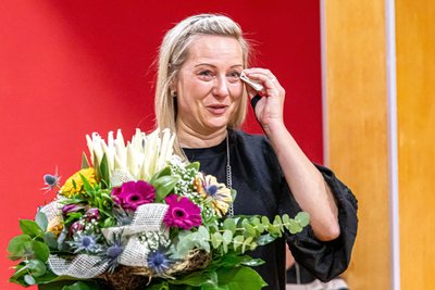 Freudentränen: Die frisch vereidigte Bürgermeisterin von Auerbach, Anja Prietzel, zeigte sich sehr emotional.