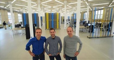 Vor der Pandemie zeigten sich die Gründer von Staffbase im Chemnitzer Hauptquartier. Von links: Frank Wolf, Martin Böhringer und Lutz Gerlach.