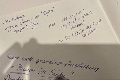 Gleich am ersten Tag im Gästebuch verewigt hat sich auch eine Enkelin der Familie Weisbach. Nach dieser hat das Weisbachsche Haus seinen Namen.