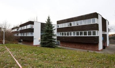 Blick auf die beiden Asylunterkünfte, vor denen im April 2016 vier Brandsätze geworfen worden waren.