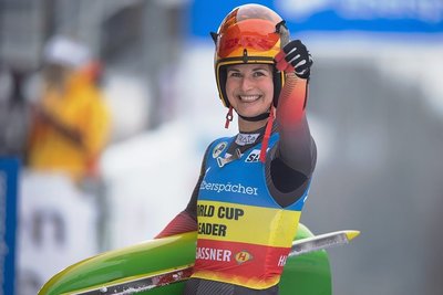 Daumen hoch: die im Weltcup führende Julia Taubitz zeigte auch in Altenberg eine starke Leistung. 