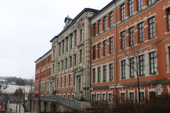72.000 Euro unter geplanten Kosten: Neue Heizung für Schule im Vogtland - Das Gymnasium Markneukirchen erhält eine neue Heizung.