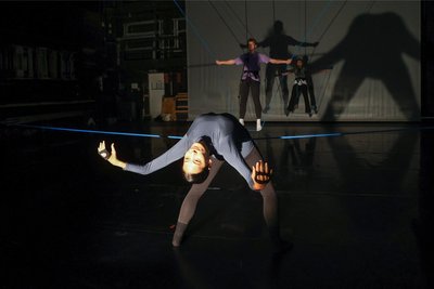 Tänzerin Soo-Mi Oh bei einer Probe der Choreografie von Fabrice Guillot im Opernhaus Chemnitz. Sie tanzt mit dem Seil, lässt es nie los und muss es immer gespannt halten.