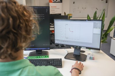 Raziel Kretschmer studiert in Glauchau und arbeitet bei FDTech in Chemnitz. Er absolviert ein duales Studium.