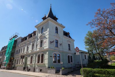 Die Bar befindet sich an der Pestalozzistraße in Meerane.