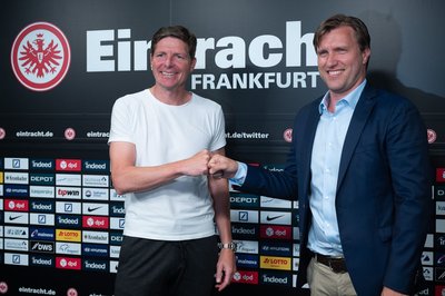 Nur für zwei Jahre ein Team: Oliver Glasner (l) und Eintracht-Manager Markus Krösche. (Archivbild)