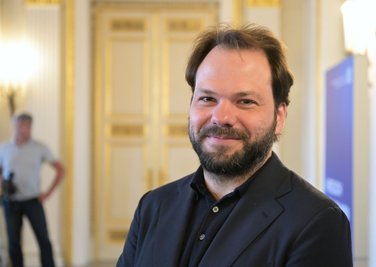 Petr Popelka startet im Herbst 2029 als Generalmusikdirektor der Bayerischen Staatsoper in München. (Archivbild)