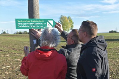 Die neuen, ergänzenden Wanderwegsschilder wurden in den Diakonischen Werkstätten in Freiberg produziert.