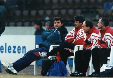 Hans Meyer als Trainer von Twente Enschede.