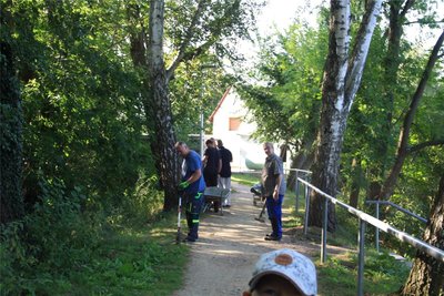 Mitglieder des 1. Crimmitschauer Anglervereins trafen sich am Sonnabend zum Arbeitseinsatz am Hofteich.