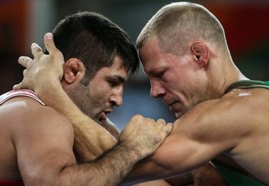 Peter Bacsi (r.) bei Olympia in Rio im Kampf gegen Irans Abdvali.