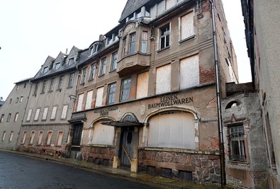 Die ehemalige Wäsche- und Schürzenfabrik in Mittweida wird ab sofort saniert.