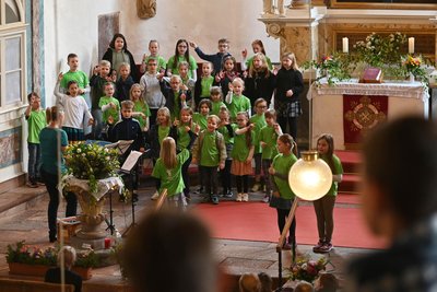 Beim Schulfest der Evangelischen Grundschule im Rochlitzer Land gibt es auch wieder einen Festgottesdienst in der Seelitzer Kirche.
