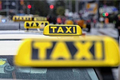 Die Verbände stellen inzwischen klare Forderungen an die Politik, auch Taxis mit Fördergeldern zu unterstützen.