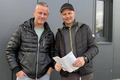 Christian Gabriel (l.) und Frank Buschbeck bauen das frühere Landwarenhaus zum neuen Sitz der Wäscherei Möbius aus und sind auch deren neue Betreiber.