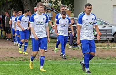 Es läuft derzeit nicht rund beim VfB Empor Glauchau. Schuld ist auch die Verletzungsmisere. Kapitän Tony Thiam (vorne rechts) fällt beispielsweise seit der Winterpause aus. 