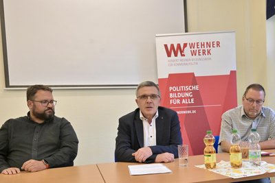 Zwickaus Bürgermeister Sebastian Lasch, die Hausärzte Axel Stelzner und Michael Höhne (v.l.).